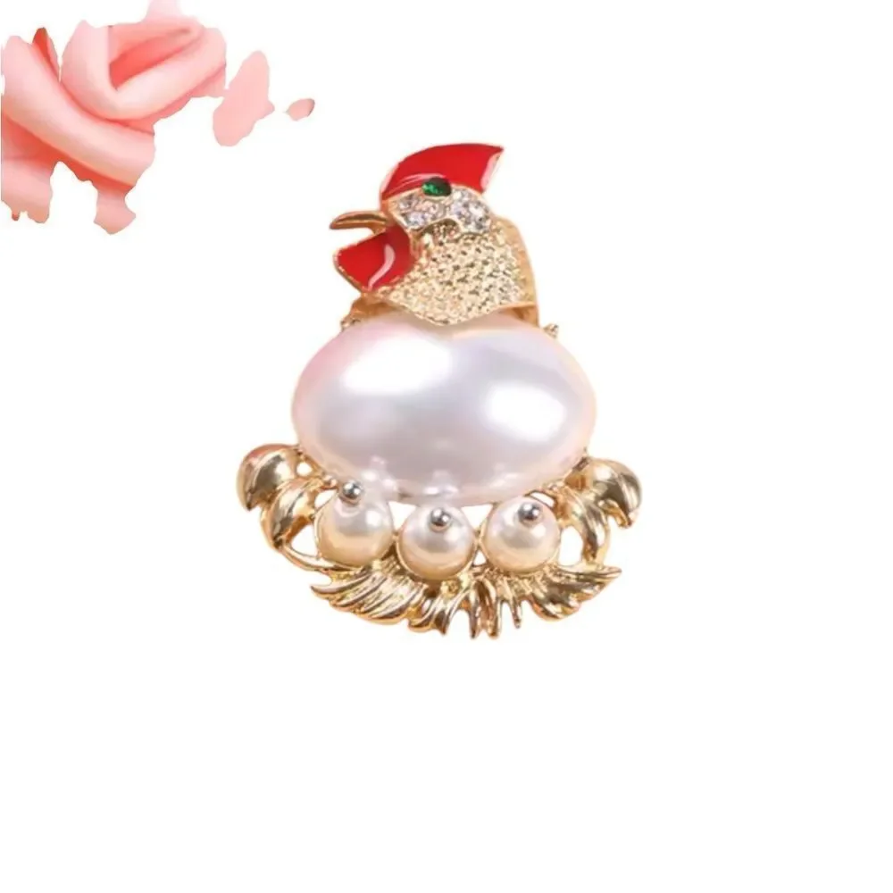 NESTING CHICKEN BROOCH‎